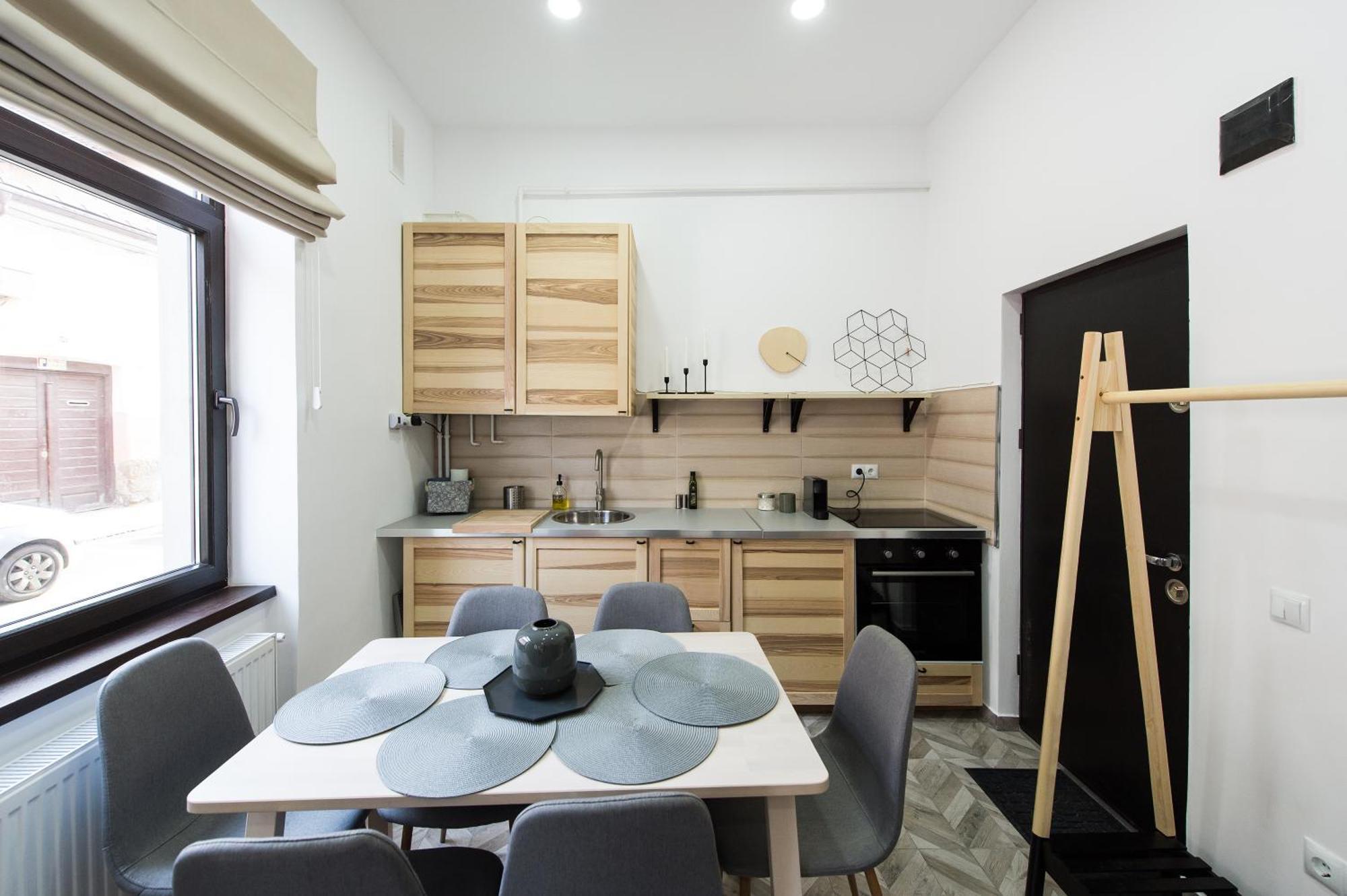 Ferienwohnung Charming Old Town Flat With Mountain View Brașov Exterior foto