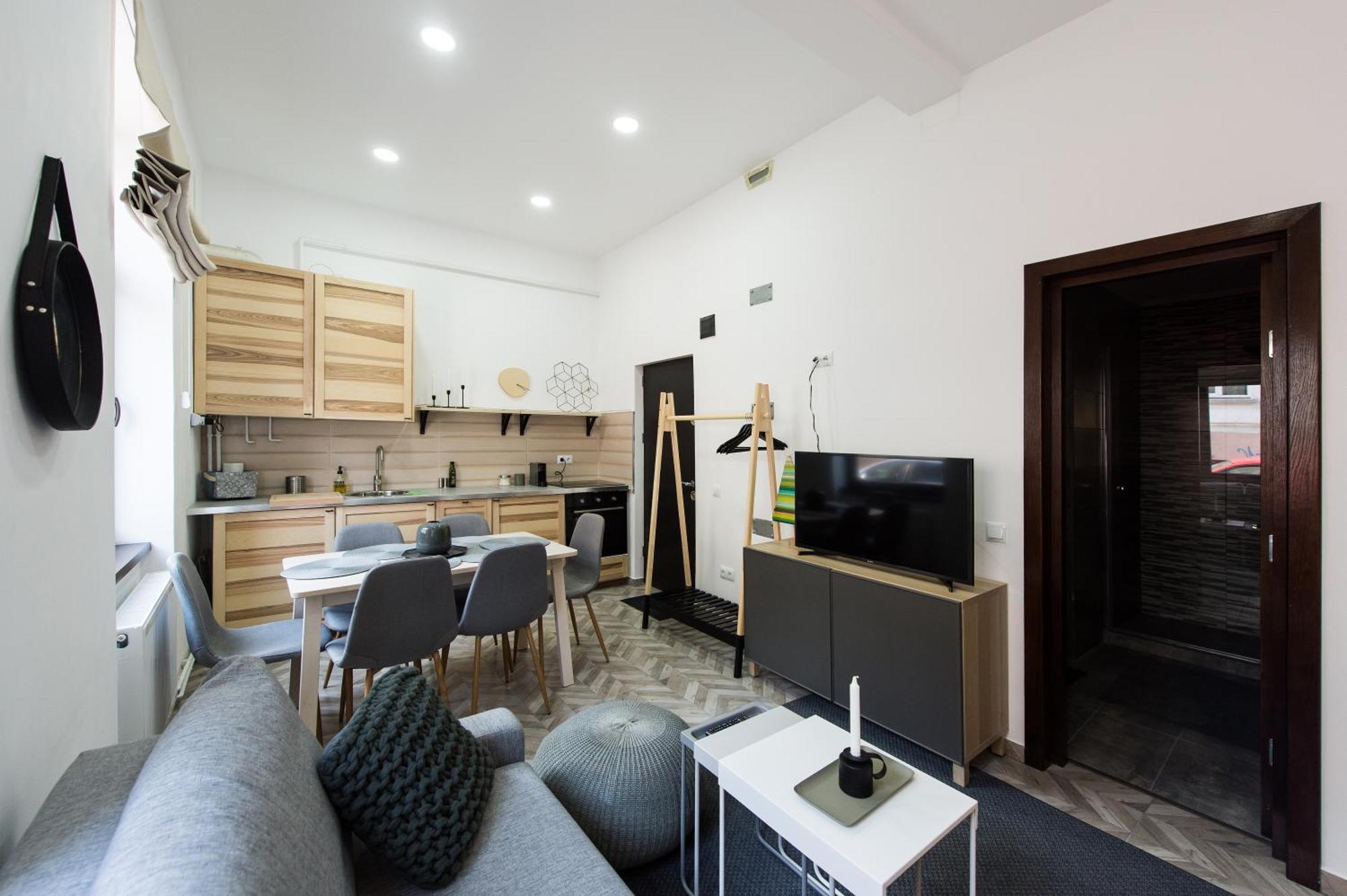 Ferienwohnung Charming Old Town Flat With Mountain View Brașov Exterior foto